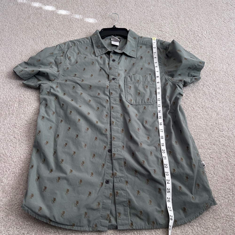 The North Face Mens Short Sleeve Button Up Shirt Green Bigfoot Print Size Large - Picture 10 of 10